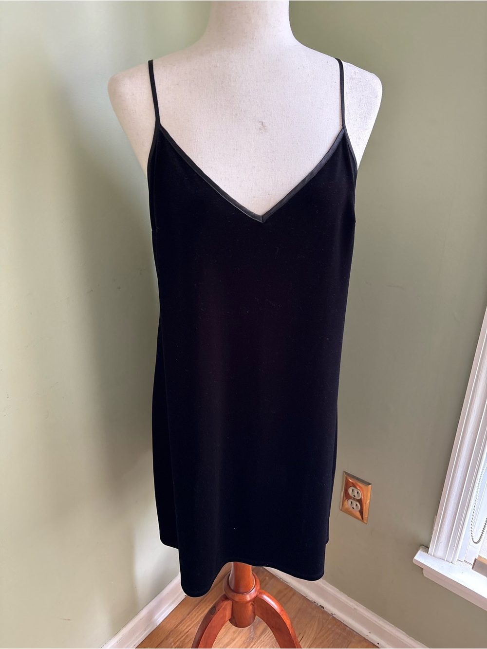 NWT Abercrombie & Fitch black velvet sleeveless minidress Sz  M. Thin straps